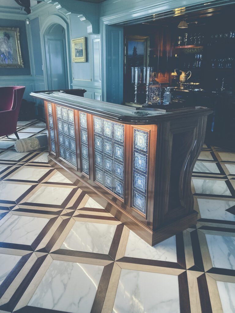 Custom bar